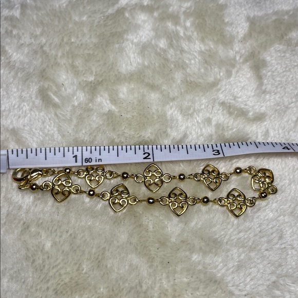 Elegant Gold Tone Heart Bracelet - Picture 5 of 5